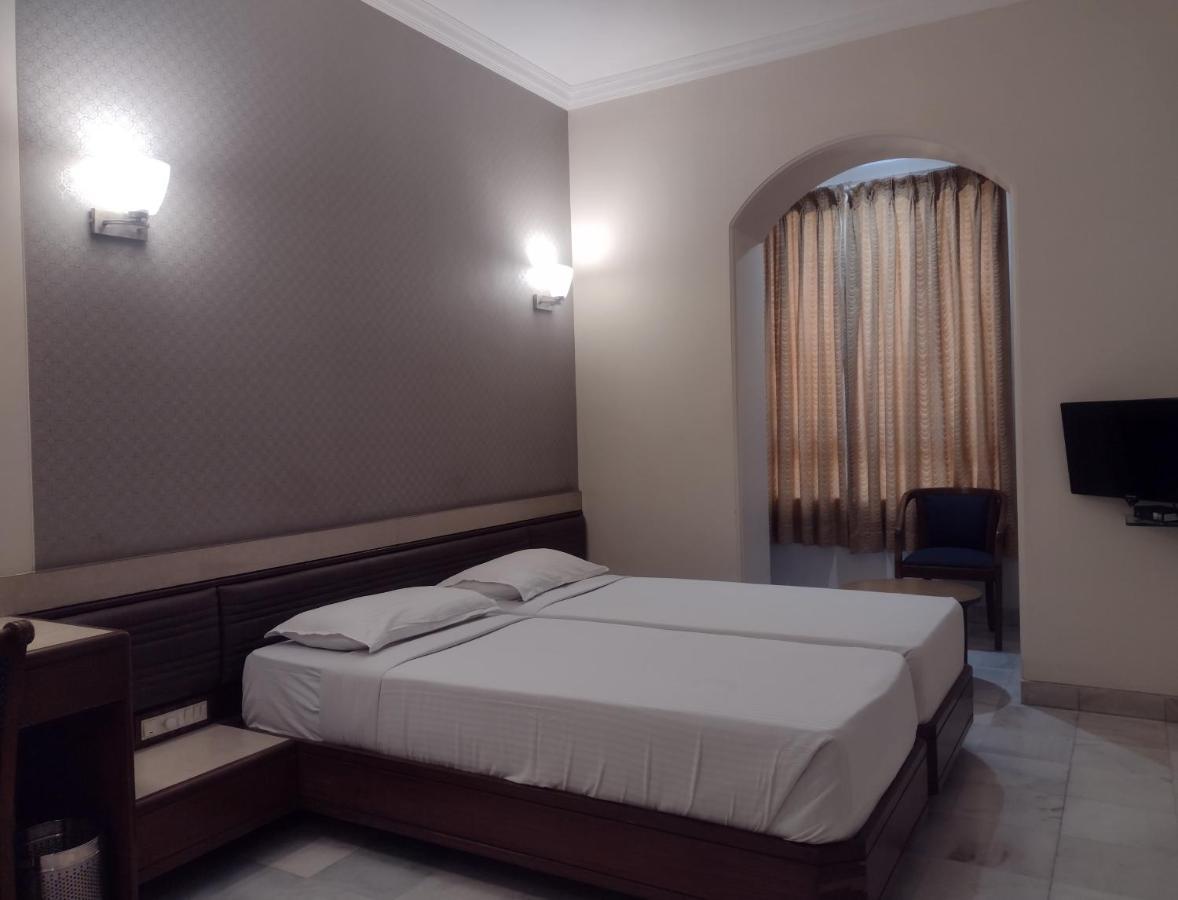 Hotel Ashray International, Sion - Near Bkc Mumbai Ngoại thất bức ảnh