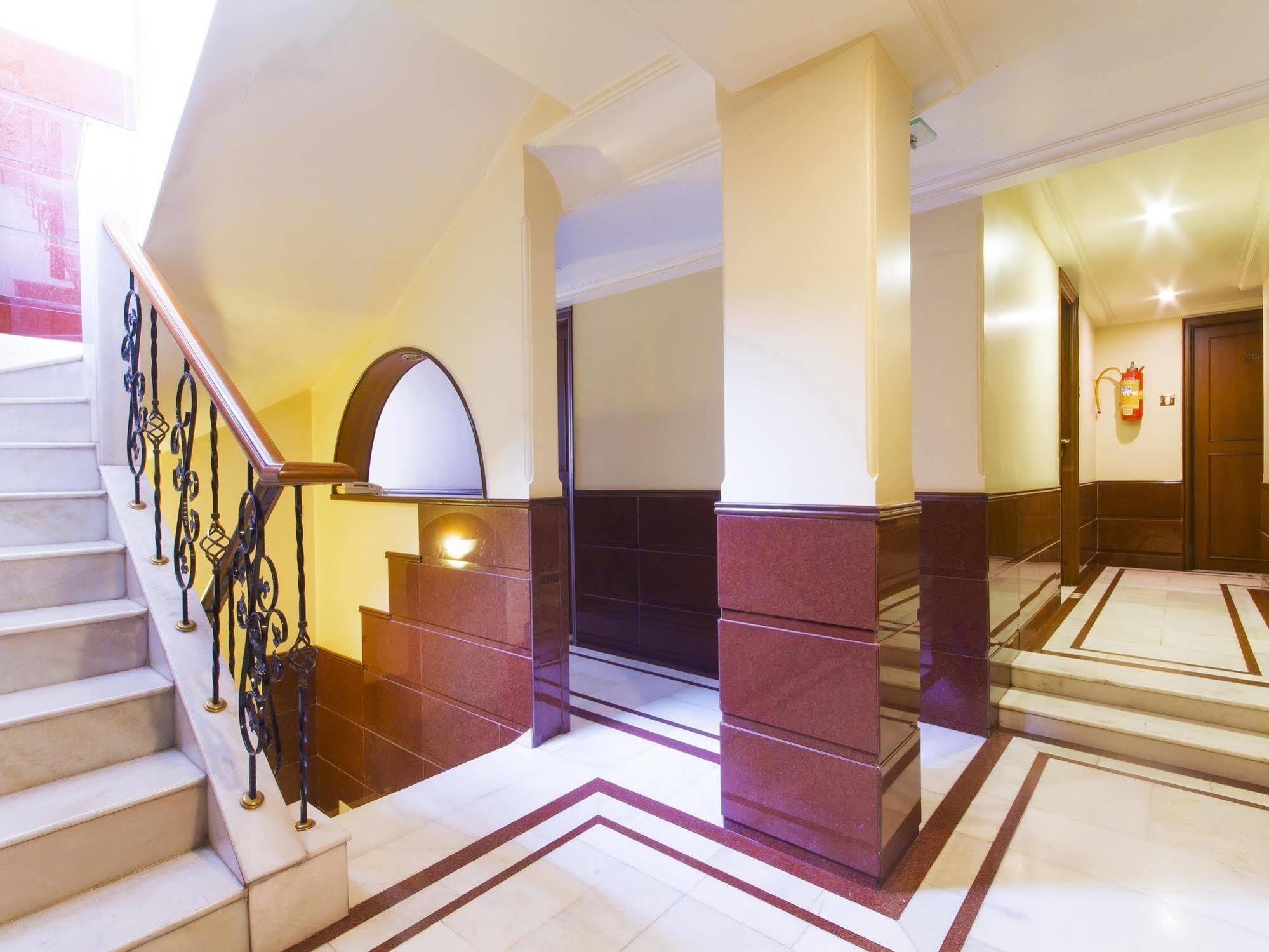 Hotel Ashray International, Sion - Near Bkc Mumbai Ngoại thất bức ảnh