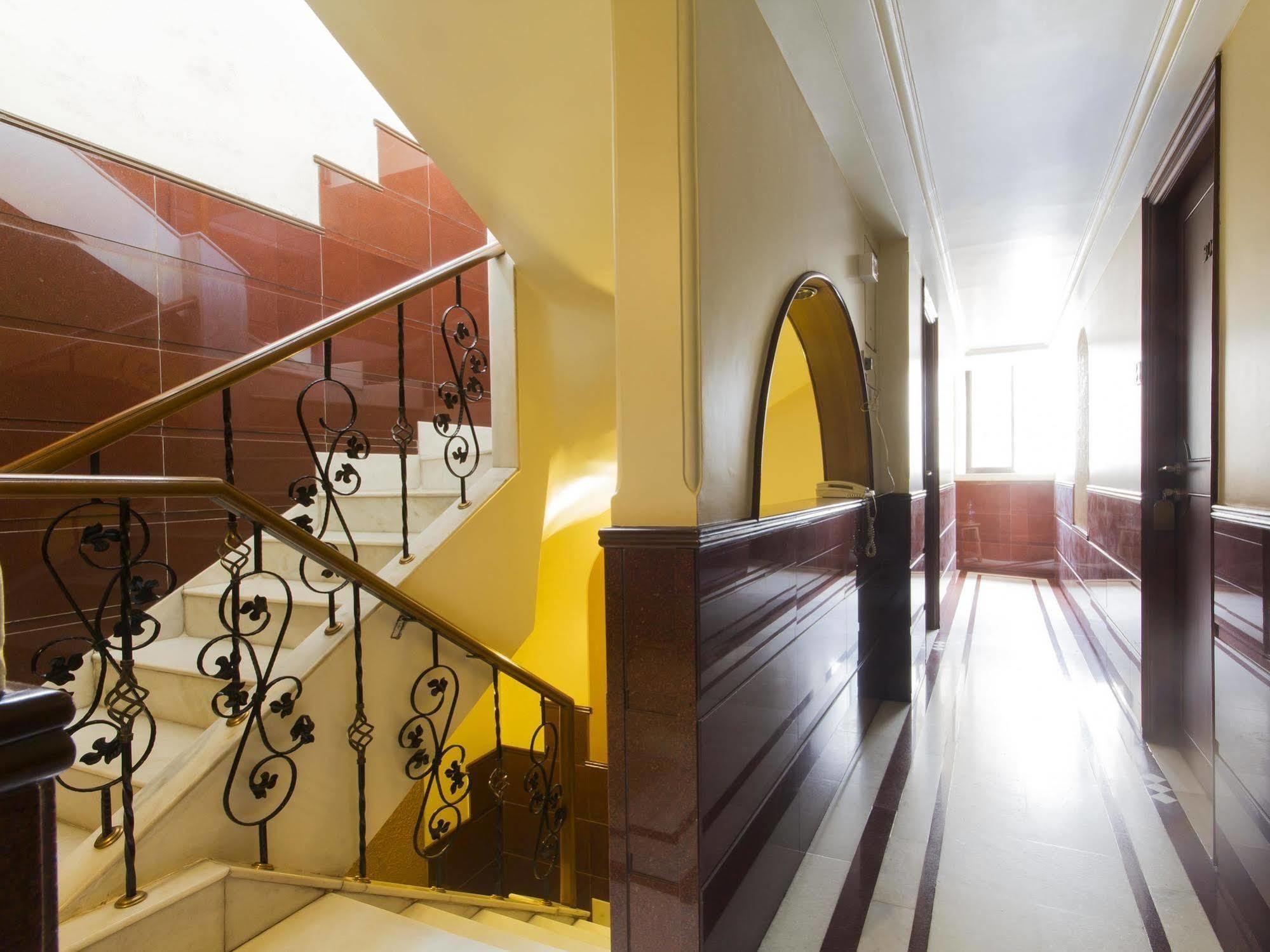 Hotel Ashray International, Sion - Near Bkc Mumbai Ngoại thất bức ảnh